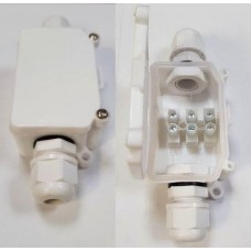 IP65 vízhatlan fehér kötődoboz, 10A, maximum 0,9 ø vezetékhez! Minden kültéri lámpatest elengedhetetlen kelléke